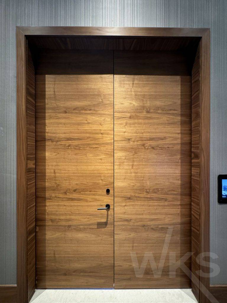 Four Seasons Nashville puerta de madera WKS